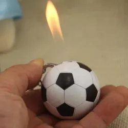 Lighter en forme de football - porte-clés