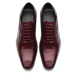 Elegant leather flat shoes - snake skin pattern - with lacesShoes