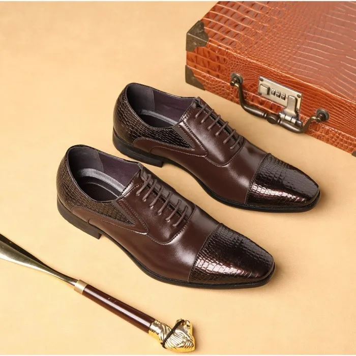 Elegant leather flat shoes - snake skin pattern - with lacesShoes