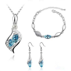 Elegant jewellery set - necklace / bracelet / earrings - with African crystal beadsJewellery Sets