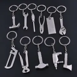 Porte-clés avec outils en métal - clé / marteau / scie / hache / électroperceuse / ciseaux