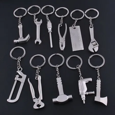 Porte-clés avec outils en métal - clé / marteau / scie / hache / électroperceuse / ciseaux