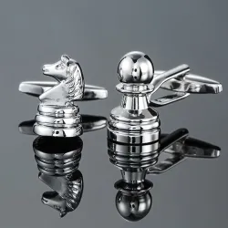 Boutons de manchette en argent à la mode - design d'échecs