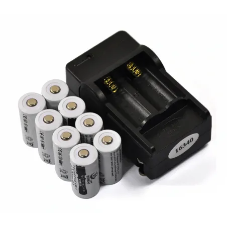 CR123A 16340 - 2200mAh 3.7V li-ion rechargeable battery 8 pieces / 16340 chargerBattery
