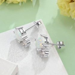 Elegant stud earrings - with round opal / crystalEarrings